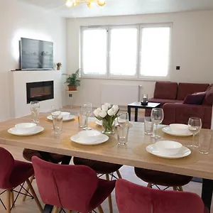 Comfortable Flat With Garden Apartament